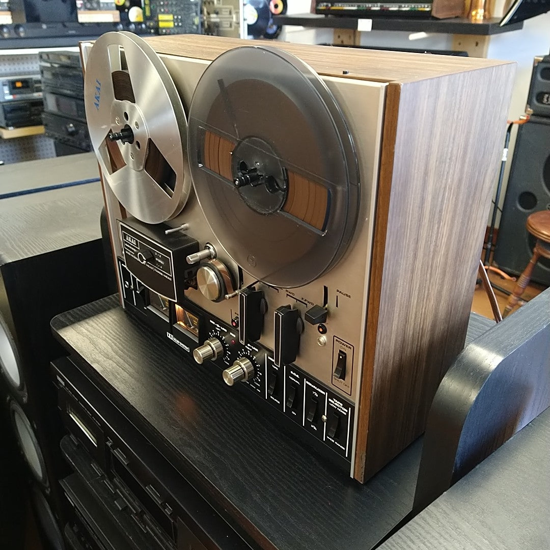 Lecteur-enregistreur à bande à bobine Akai 1722L