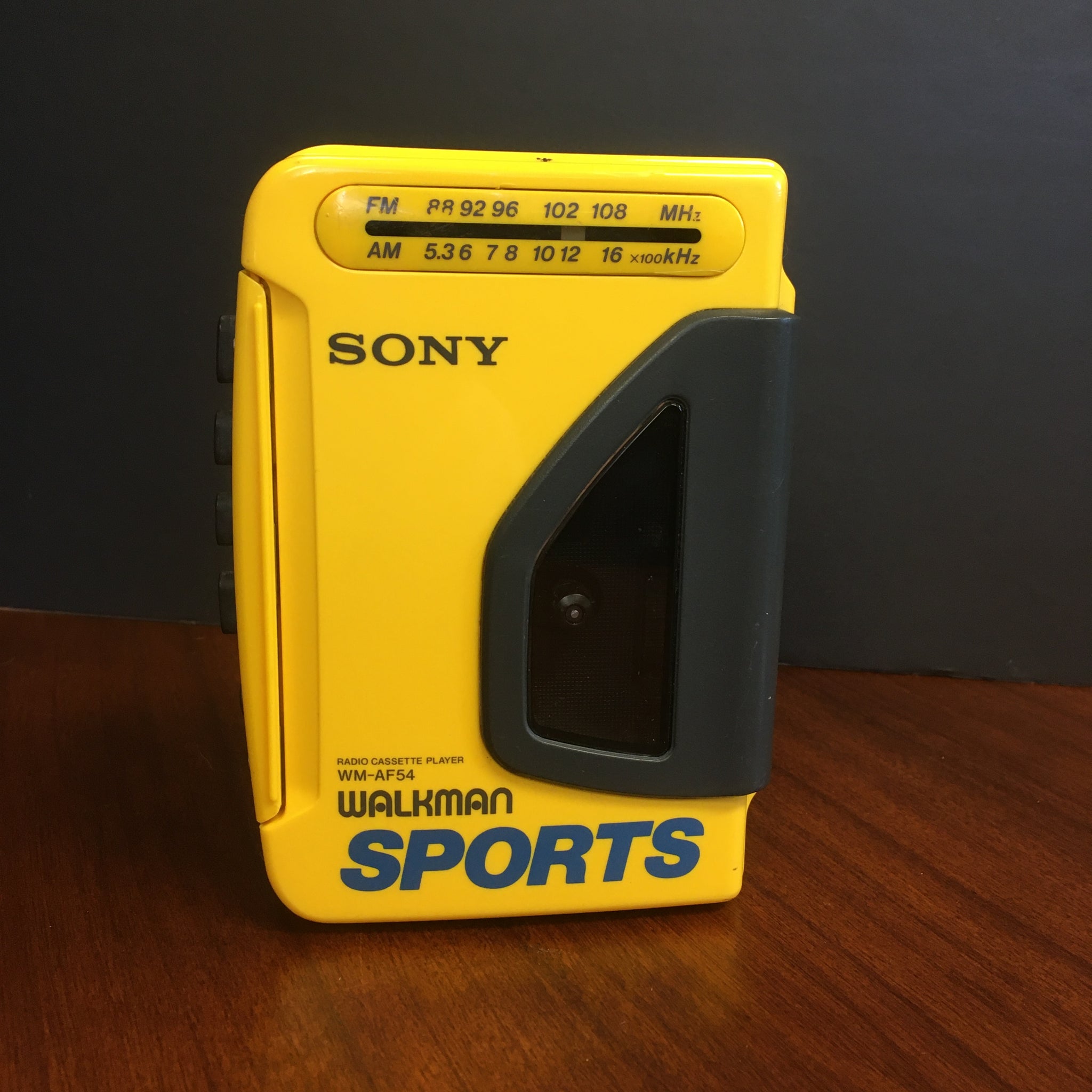 WALKMAN BALADEUR PUBLICITAIRE Renault Vintage - Neuf avec Boite EUR 44,90 - FR