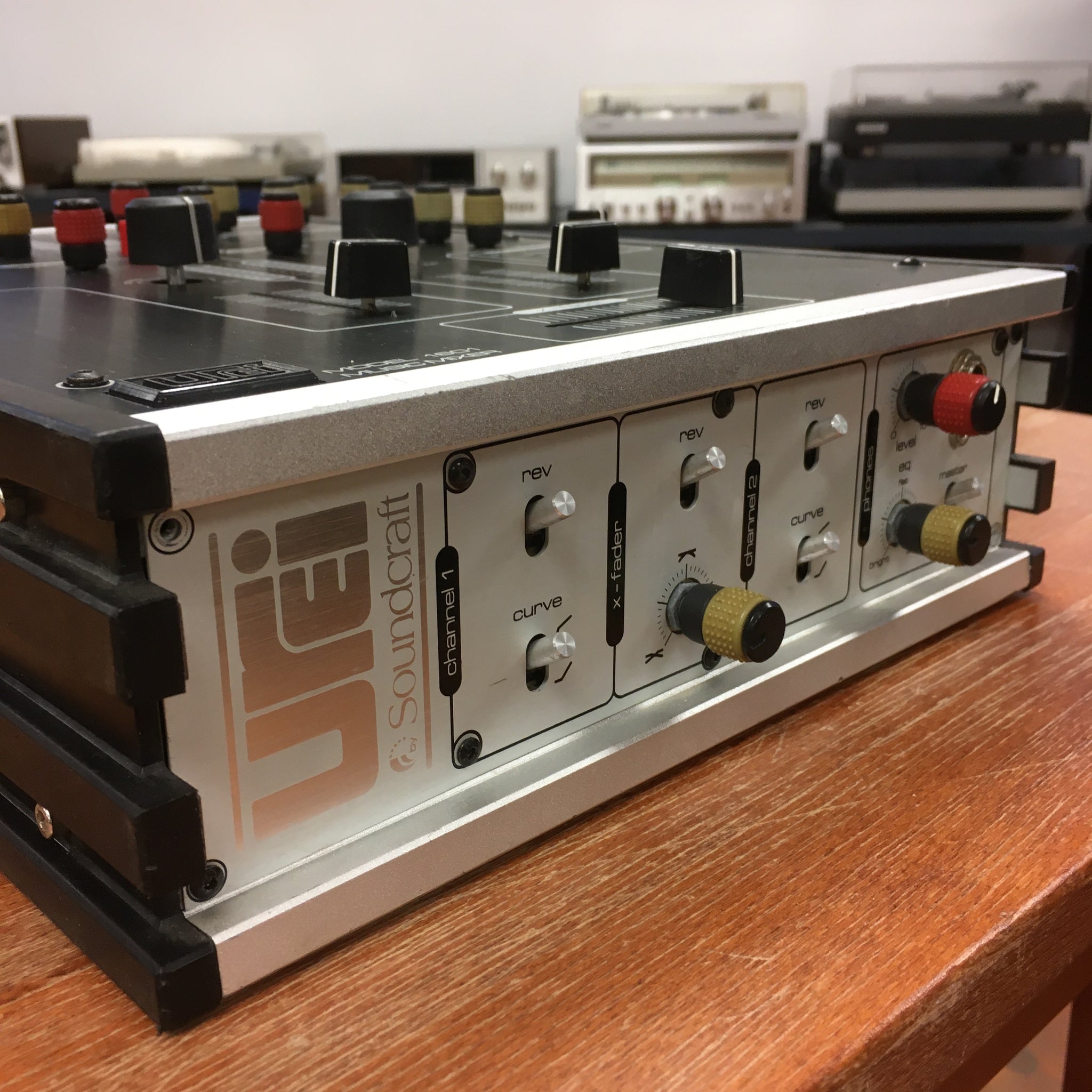 Mixeur professionnel UREI 1601 / DJ MIXER – Cali Calo Musique